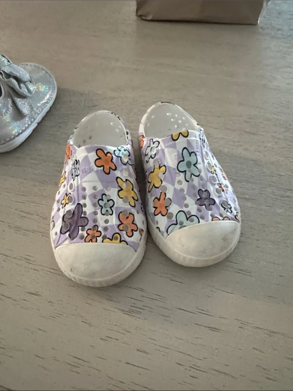 Native Floral Slip-On Shoes in Lavender and White
